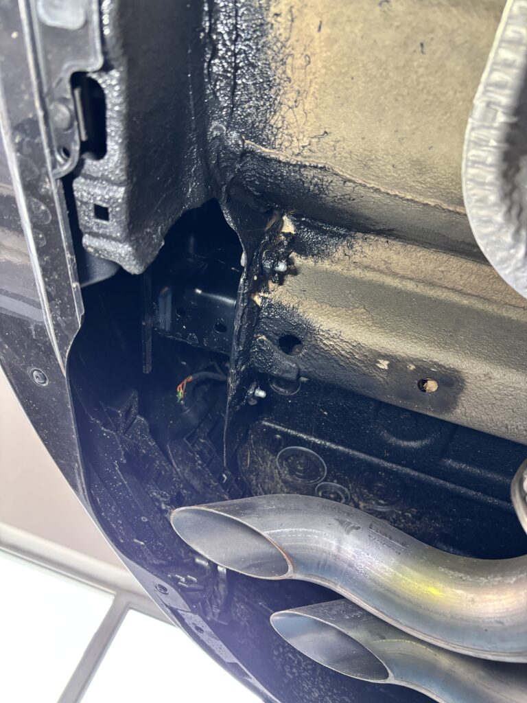 Sprawdzenie samochodu przed kupnem ukryta kolizja